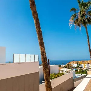 paradise-court-11.tenerifehoteles.net/